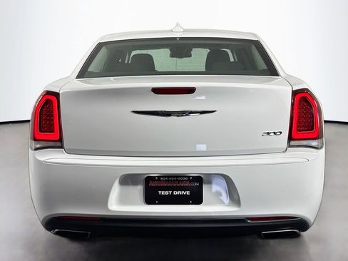 Used 2019 Chrysler 300 Touring w/ Sport Appearance Package RWD image 6