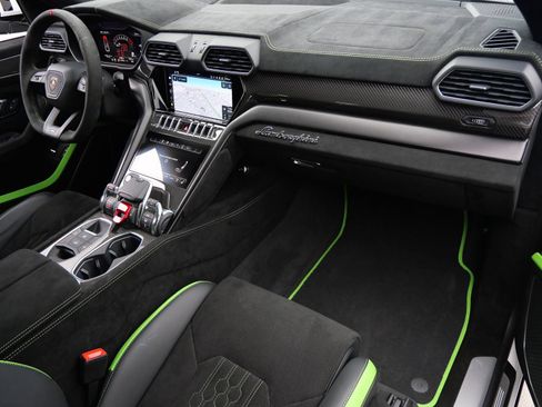 Used 2024 Lamborghini Urus Performante AWD/4WD image 34