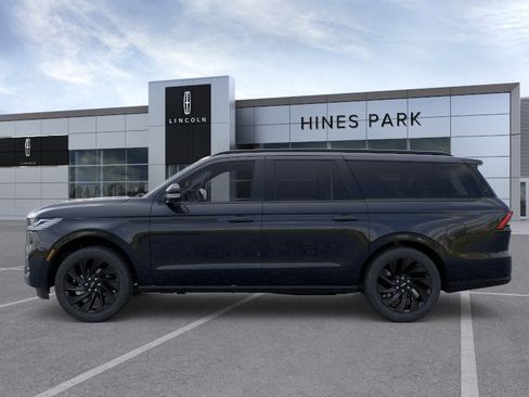 New 2026 Lincoln Navigator L Reserve AWD/4WD image 3