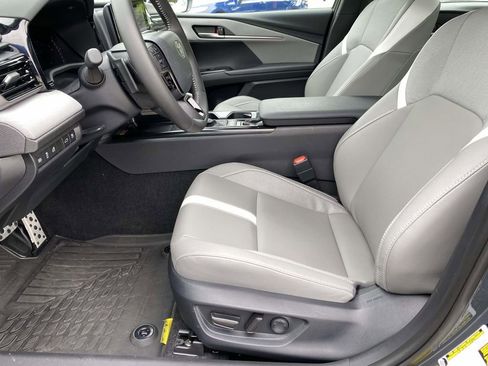 Used 2026 Toyota Camry SE FWD image 18
