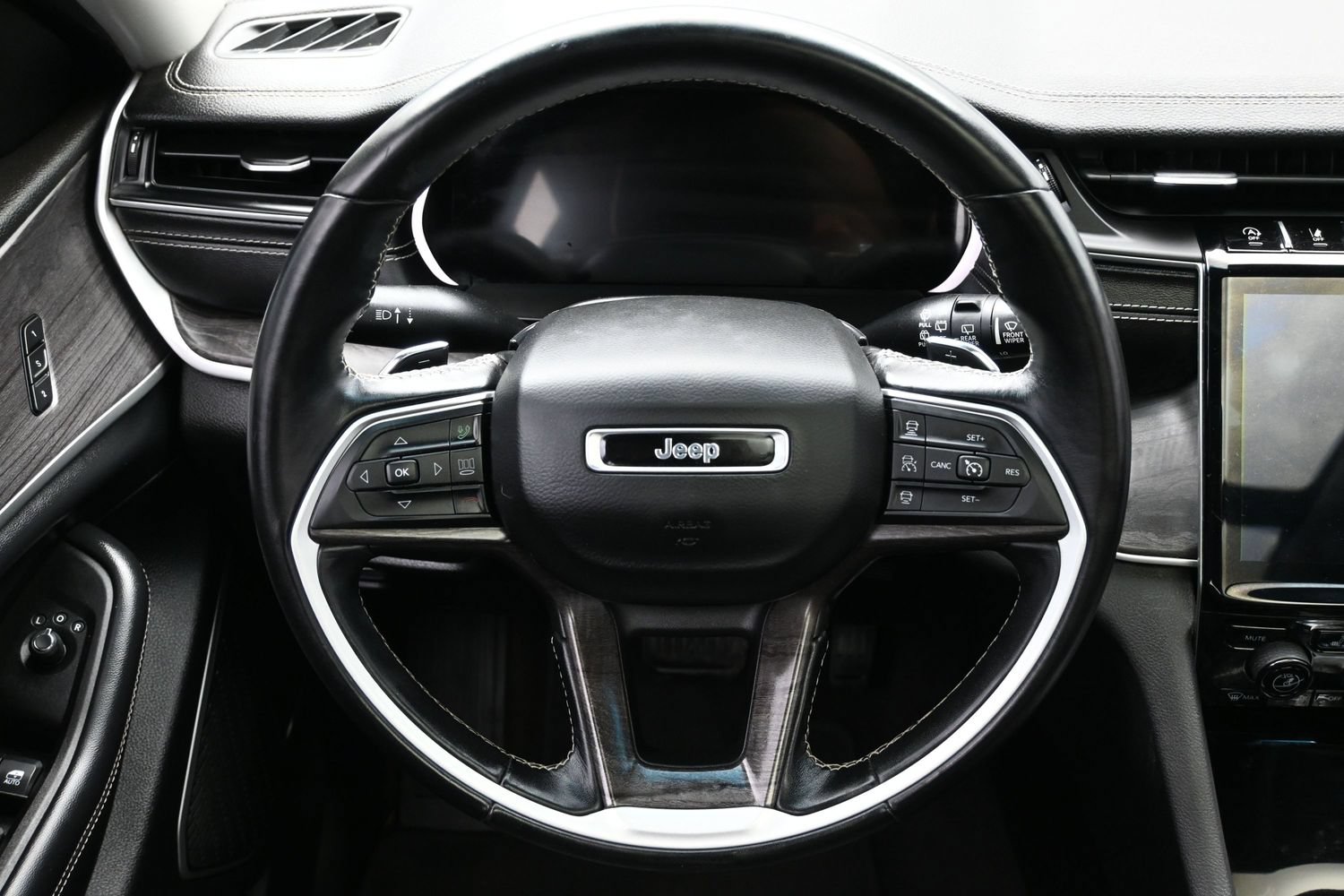 Used 2021 Jeep Grand Cherokee L Limited RWD image 15