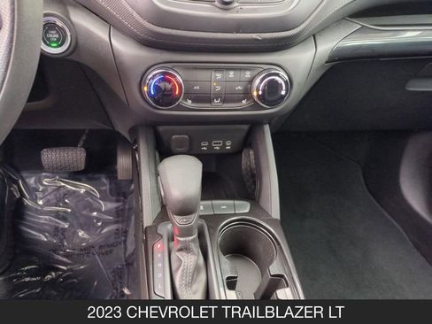 Used 2023 Chevrolet TrailBlazer LT FWD image 23