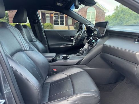 Used 2021 Toyota Venza Limited image 26