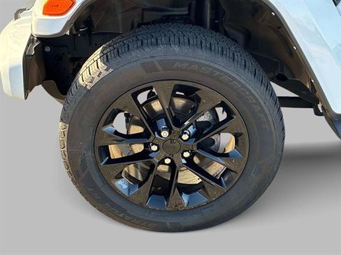 Used 2022 Jeep Gladiator Overland image 17