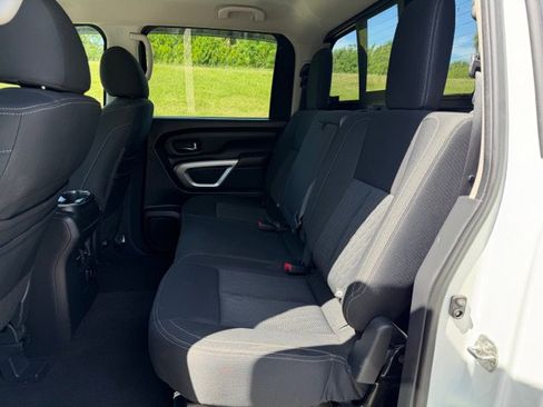 Used 2017 Nissan Titan SV image 11