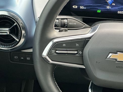 Used 2025 Chevrolet Equinox EV LT image 20