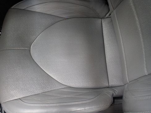 Used 2020 Toyota Avalon Limited image 13