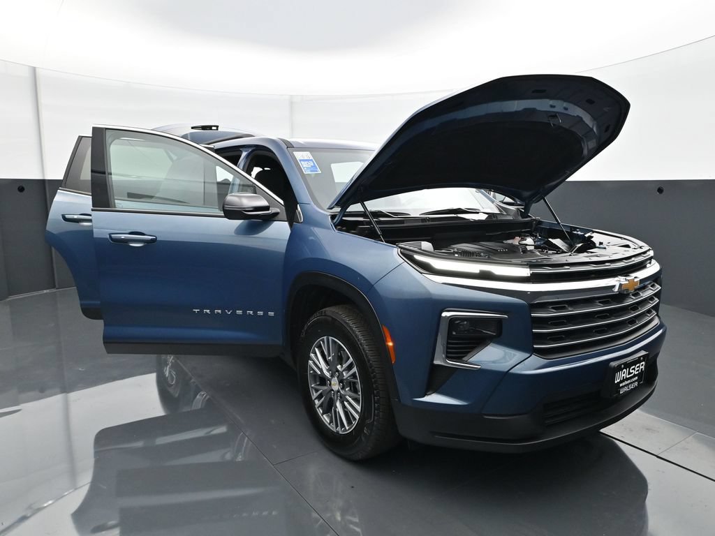 Used 2025 Chevrolet Traverse LT w/ LPO, Floor Liner Package AWD/4WD image 34