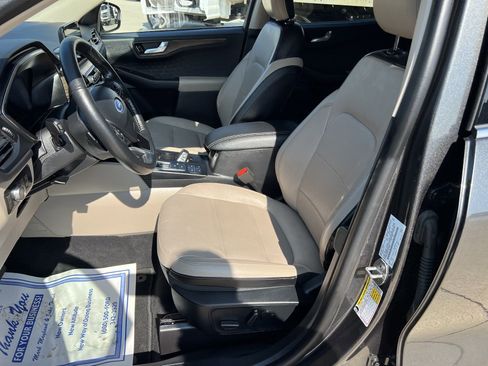 Used 2020 Ford Escape Titanium image 12