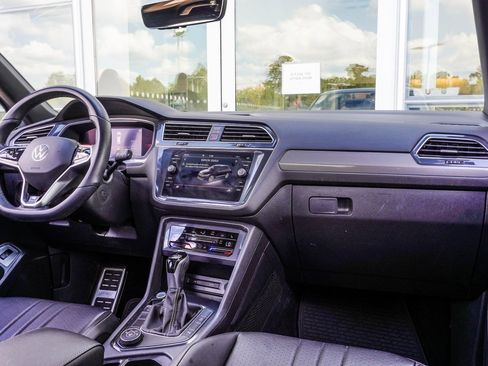 Used 2022 Volkswagen Tiguan SE R-Line image 24