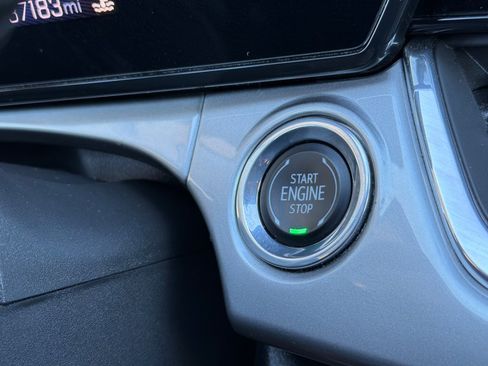 Used 2025 Chevrolet Trax LT FWD image 19