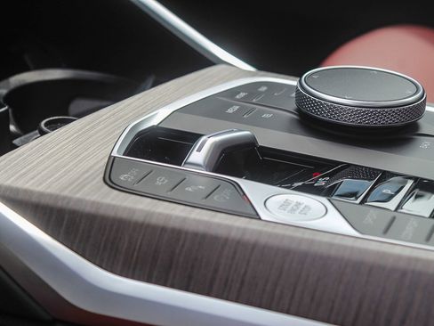 Certified 2025 BMW 330i Sedan image 22