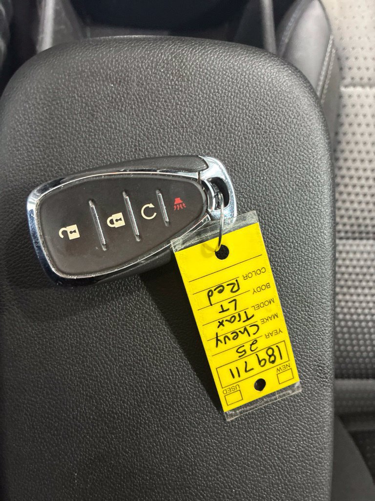 Used 2025 Chevrolet Trax LT FWD image 17