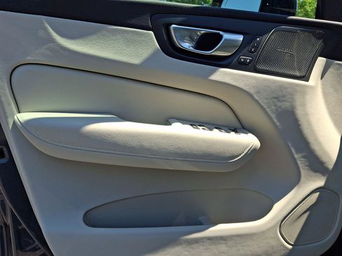 Certified 2024 Volvo XC60 B5 Ultimate w/ Climate Package AWD/4WD image 13