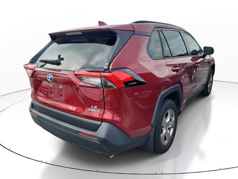 Used 2024 Toyota RAV4 LE AWD/4WD image 7