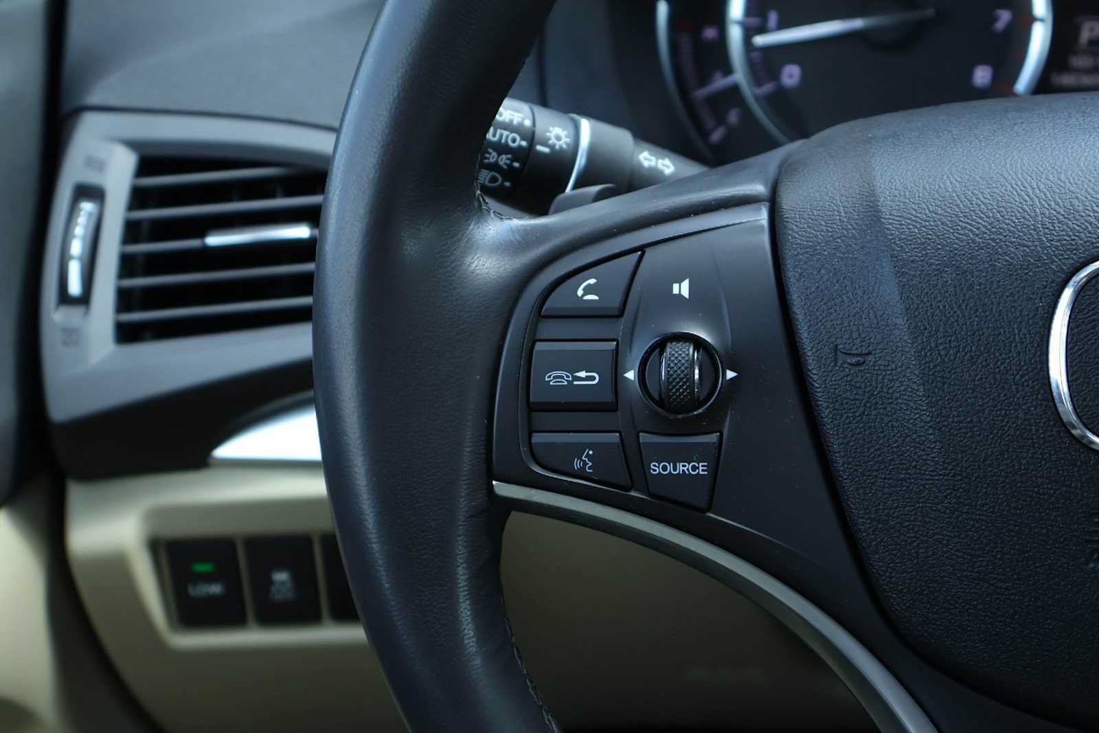 Used 2014 Acura MDX w/ Technology Package FWD image 22