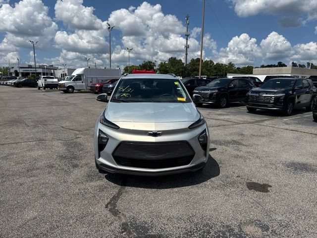 Used 2023 Chevrolet Bolt EUV LT w/ Comfort Package FWD image 3