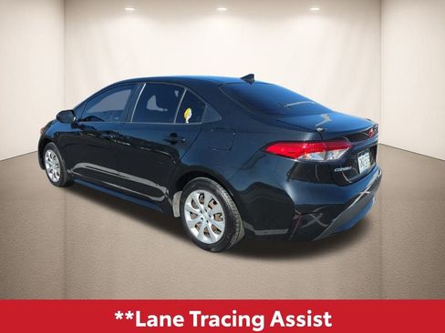 Used 2021 Toyota Corolla LE image 11