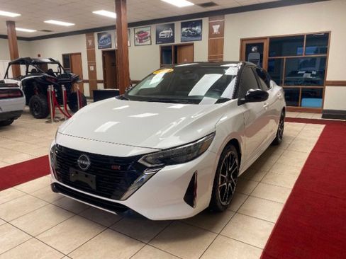 Used 2024 Nissan Sentra SR image 1