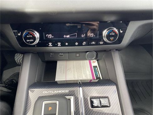 New 2025 Mitsubishi Outlander SE AWD/4WD image 14
