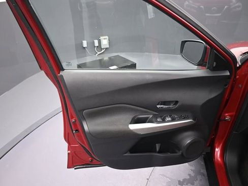 Used 2018 Nissan Kicks SV image 17