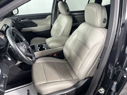 Used 2026 GMC Acadia Elevation w/ Elevation Premium Package FWD image 14