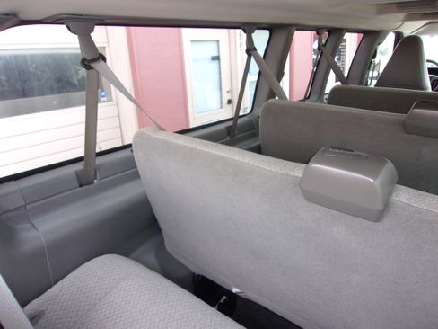 Used 2016 Chevrolet Express 3500 LT w/ LT Preferred Equipment Group image 18