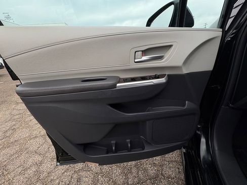 Used 2023 Toyota Sienna XLE image 16