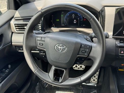 Used 2025 Toyota Camry SE FWD image 13