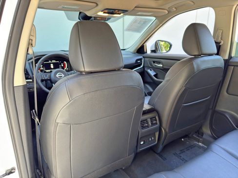 Used 2024 Nissan Rogue SL w/ SL Premium Package FWD image 32