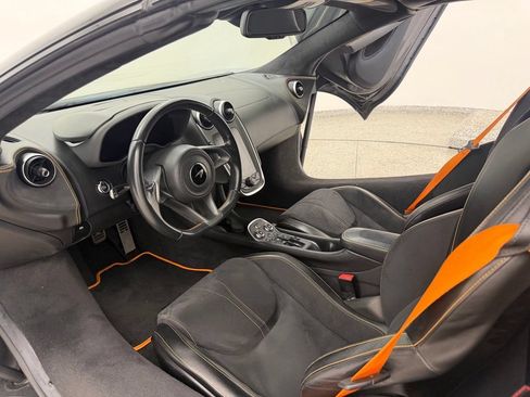 Used 2019 McLaren 570S Spider RWD image 30