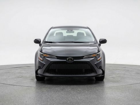 Used 2025 Toyota Corolla LE FWD image 2