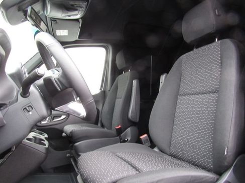 Used 2025 Mercedes-Benz Sprinter 4500 image 11