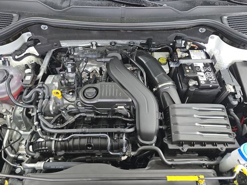 Certified 2024 Volkswagen Taos SE image 29