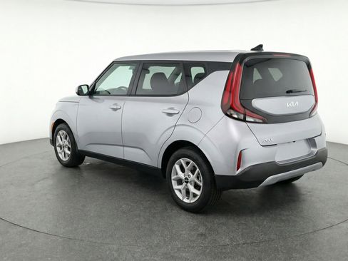 Used 2025 Kia Soul LX w/ LX Technology Package image 6