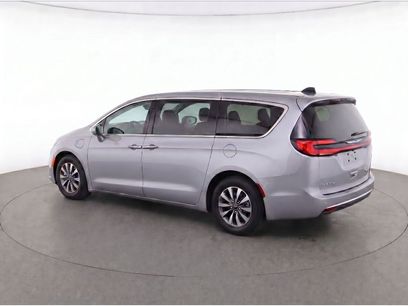 Used 2024 Chrysler Pacifica Limited
