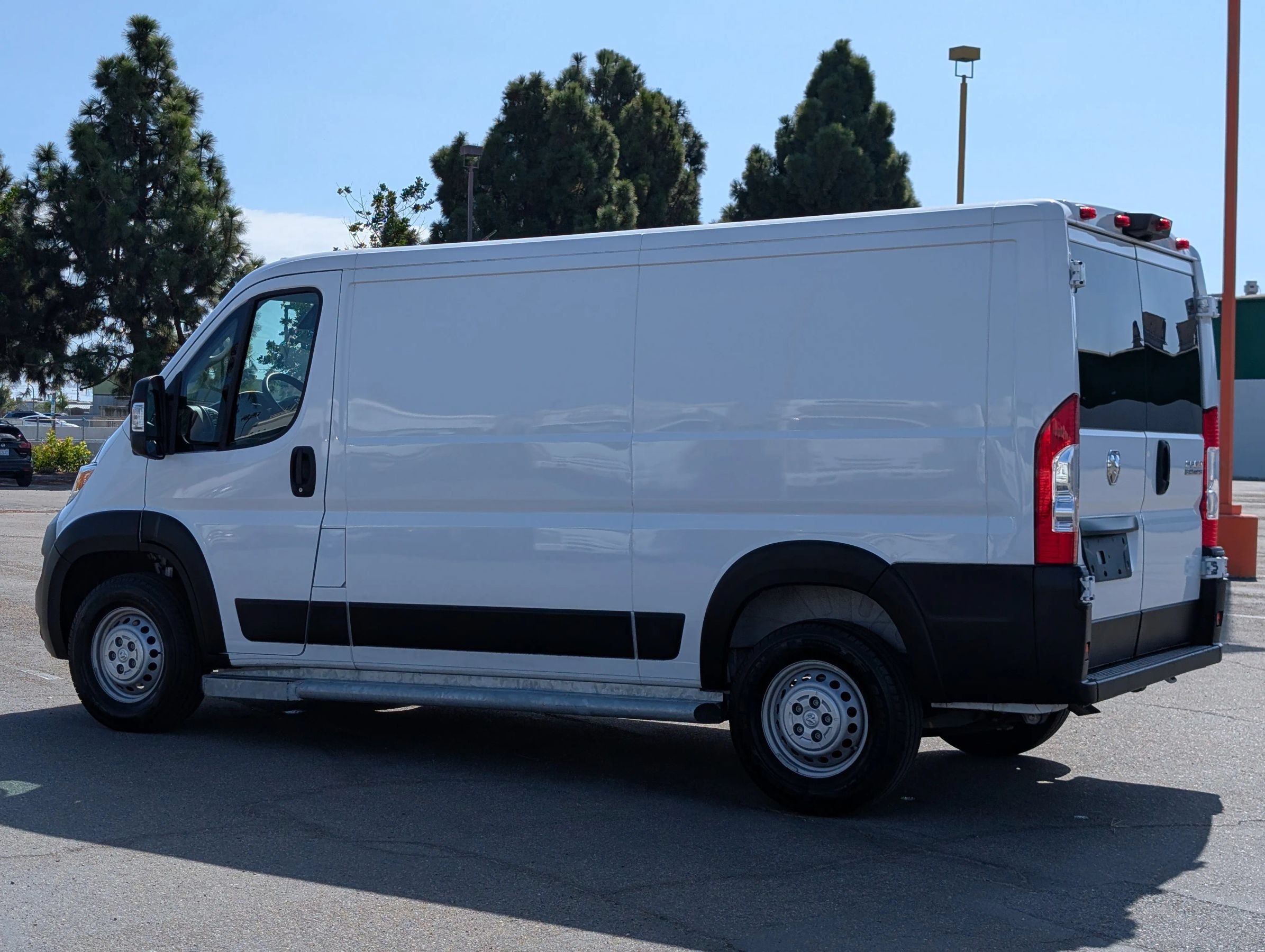 Used 2025 RAM ProMaster 2500 w/ U-Haul Equipment Group FWD image 5