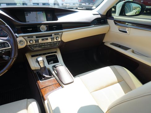 Used 2016 Lexus ES 350 w/ Luxury Package w/Wood Trim FWD image 23