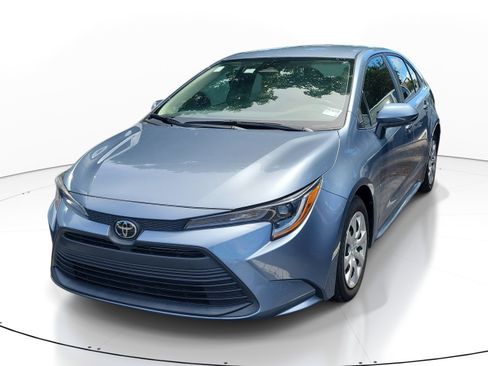 Certified 2023 Toyota Corolla LE FWD image 3