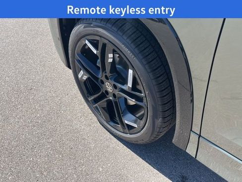 New 2026 Volkswagen Tiguan SE R-Line image 5