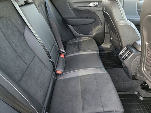 Used 2022 Volvo XC40 T5 R-Design w/ Advanced Package image 10