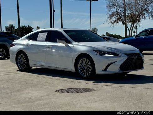 Used 2025 Lexus ES 300h w/ Luxury Package image 10