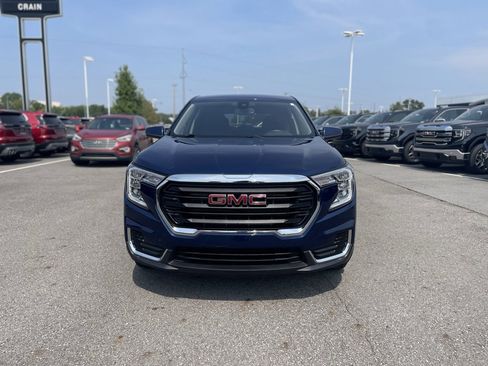 Used 2023 GMC Terrain SLE image 2