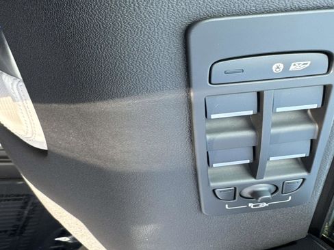 New 2024 Land Rover Discovery Sport Dynamic SE image 19