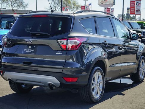 Used 2018 Ford Escape SE image 4
