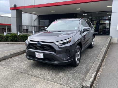Certified 2024 Toyota RAV4 LE AWD/4WD image 3