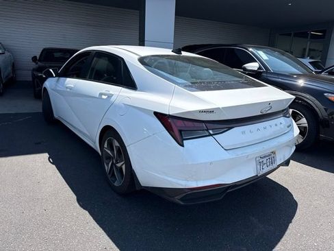 Used 2022 Hyundai Elantra Limited w/ Preferred Accessory Package FWD image 4