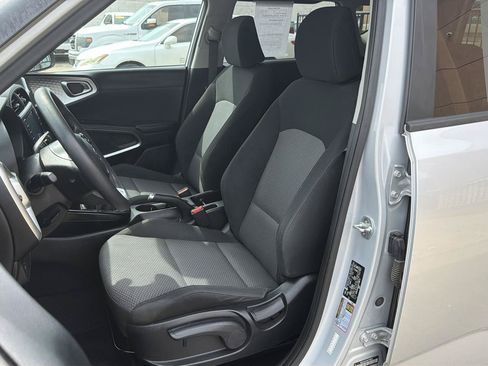 Used 2021 Kia Soul LX FWD image 11