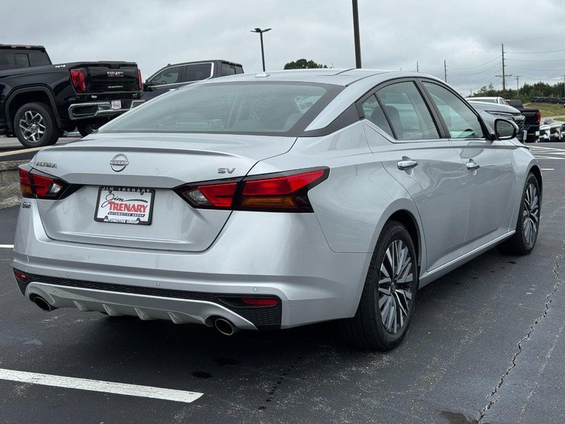 Used 2023 Nissan Altima 2.5 SV w/ SV Premium Package FWD image 3