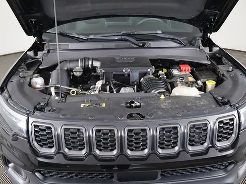 Used 2024 Jeep Compass Trailhawk AWD/4WD image 17
